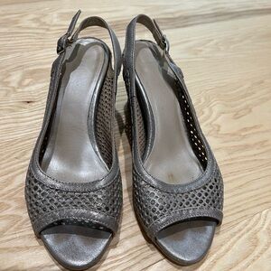 Agl Metallic Silver Peep-Toe Slingback Heels perforated size 39/US 8.5